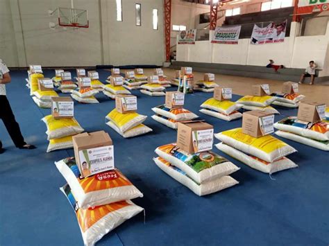 Caloocan City gov’t gives livelihood packages to parents of former .